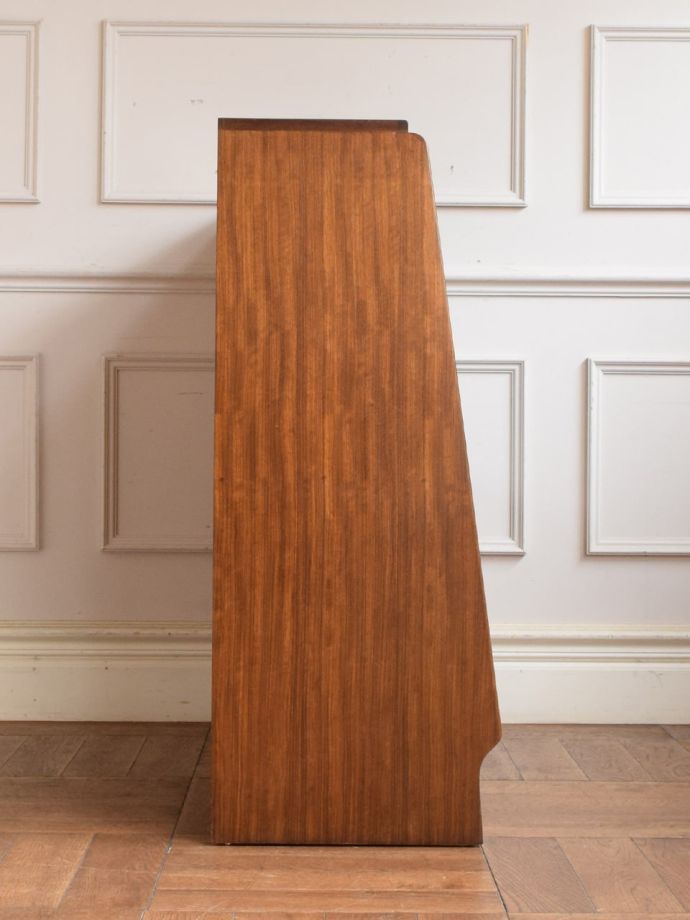 ビンテージキャビネットの側面