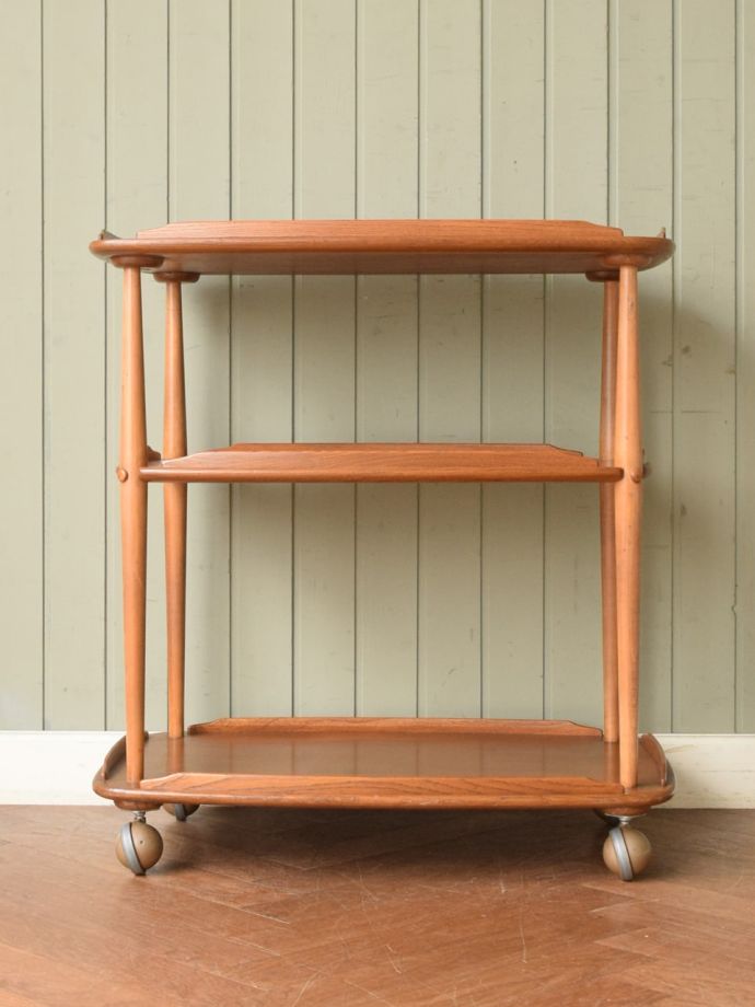 ビンテージワゴンの後ろ姿