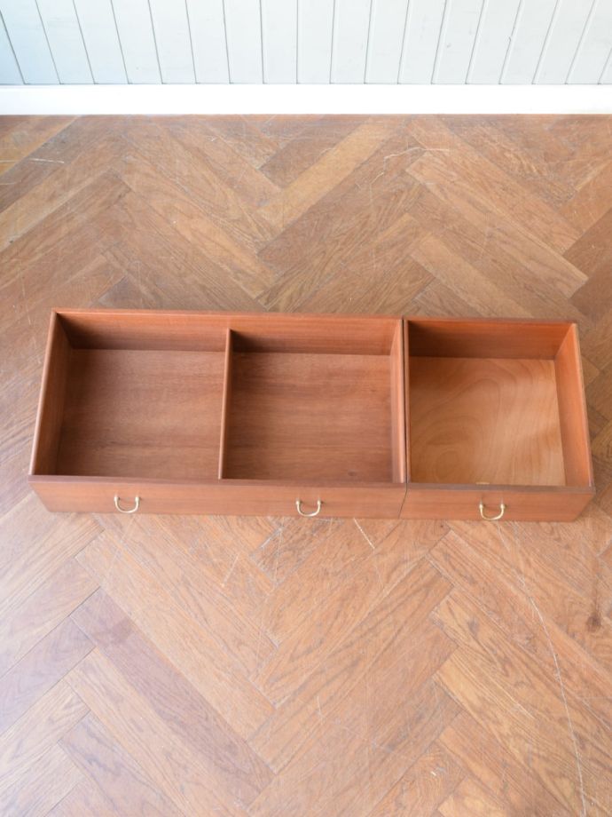 サイドボードの引き出し