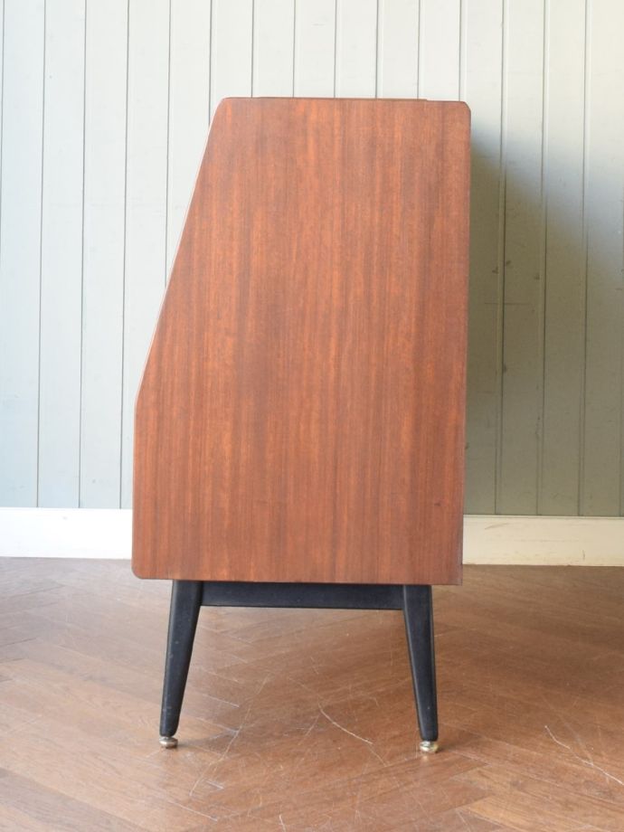 G-planのサイドボードの側面