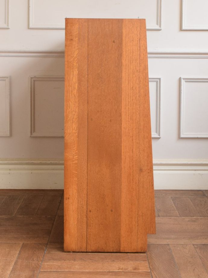 ビンテージキャビネットの側面