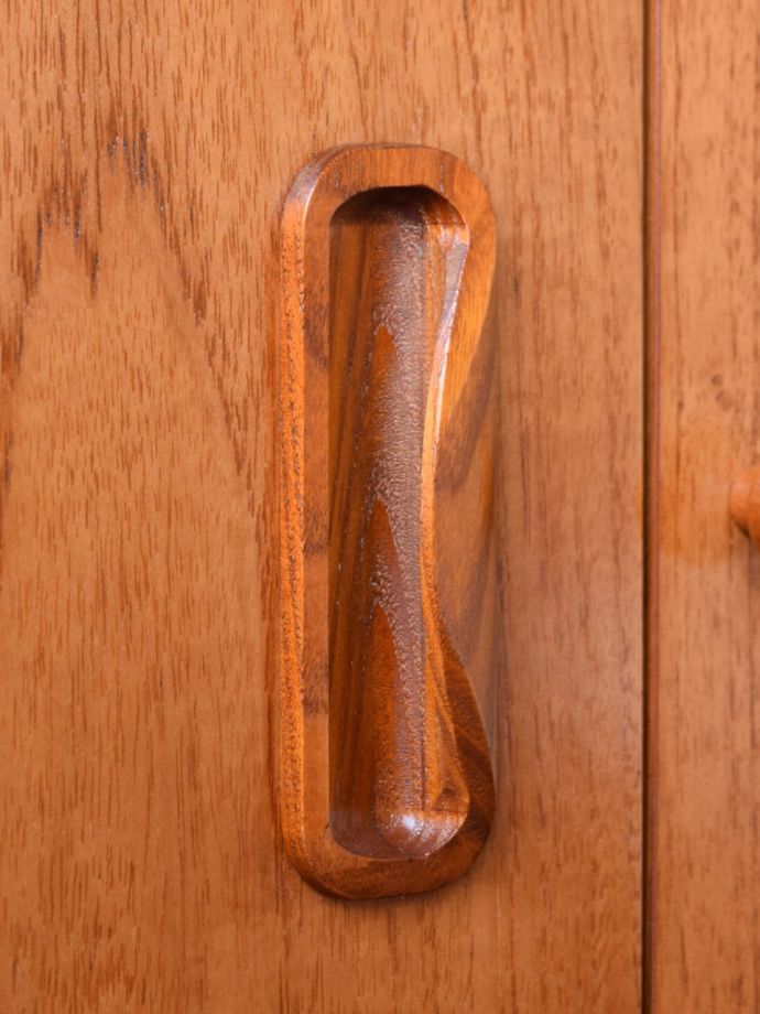 キャビネットの取っ手