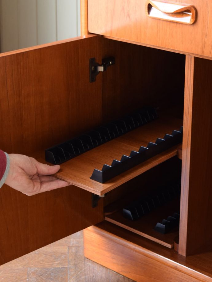 オーディオキャビネットの収納