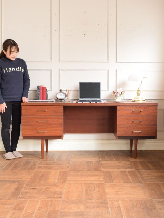 スタイリッシュでカッコいいデスク