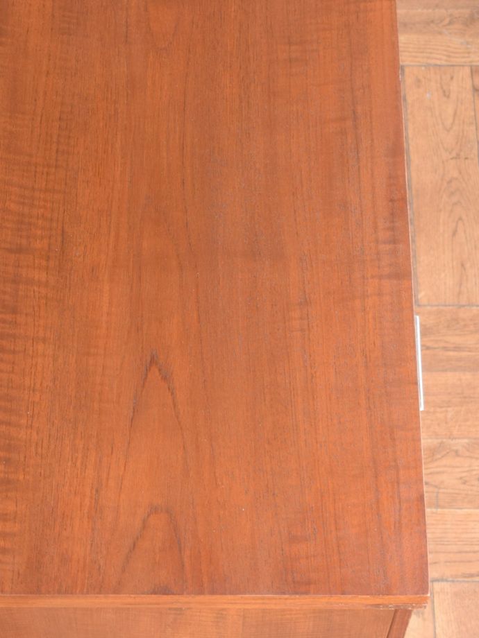 アンティークデスクの木目