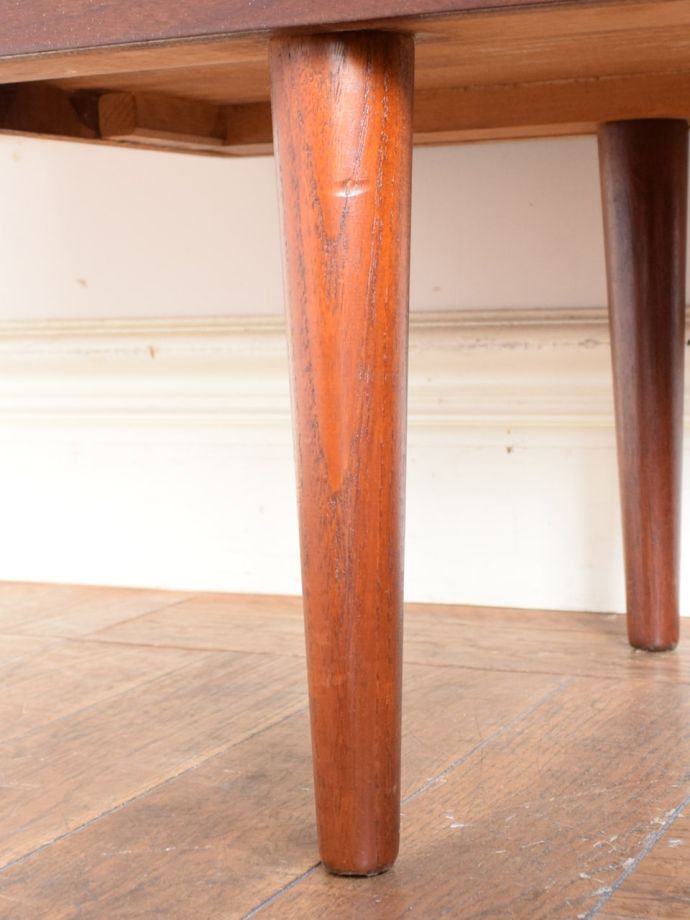 アンティークデスクの脚