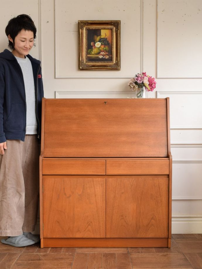 北欧スタイルのおしゃれなビューロー