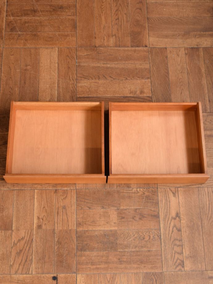 ビューローの引き出しの中