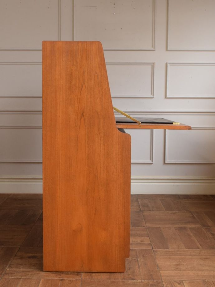 ビューローの側面