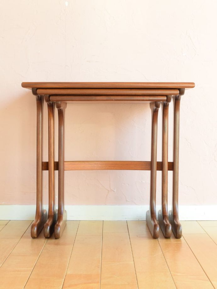 コーヒーテーブルの側面