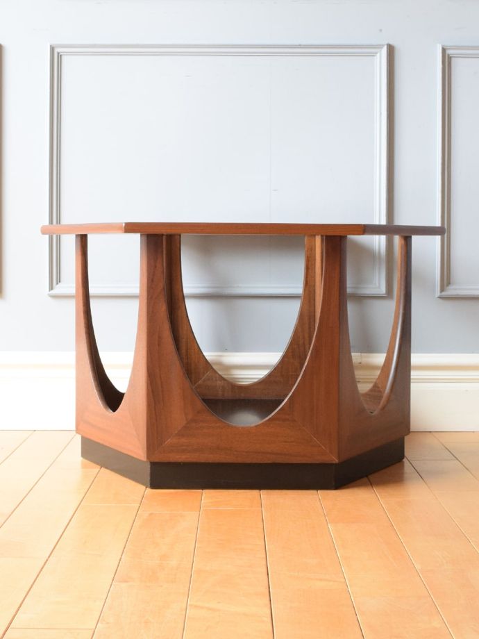 G-プランの家具の側面