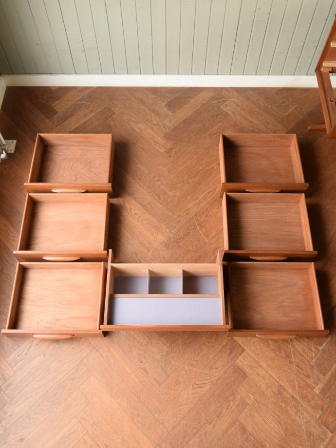 ドレッサーの引き出し