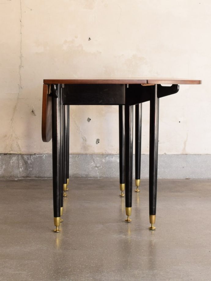 ヴィンテージ家具のダイニングテーブル