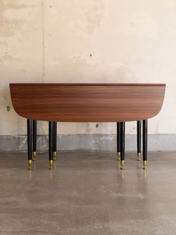 折り畳み式テーブルの側面