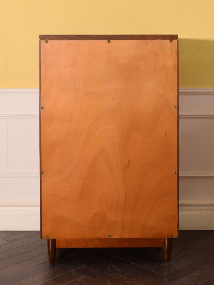 ヴィンテージチェストの後ろ姿