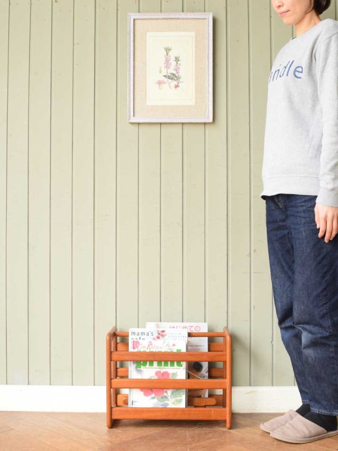 アンティークのおしゃれなマガジンラック