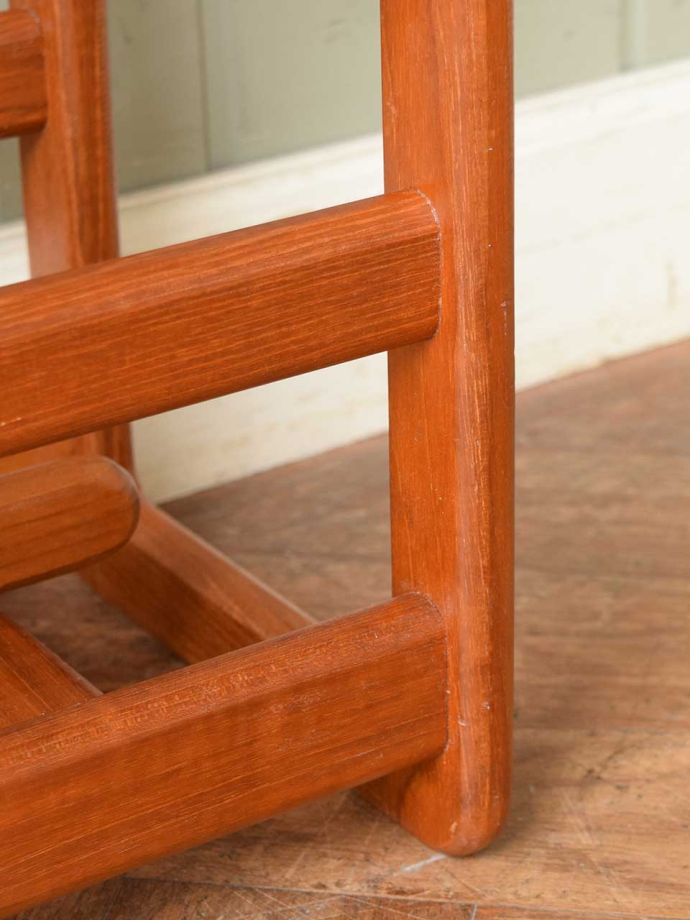 マガジンラックの脚