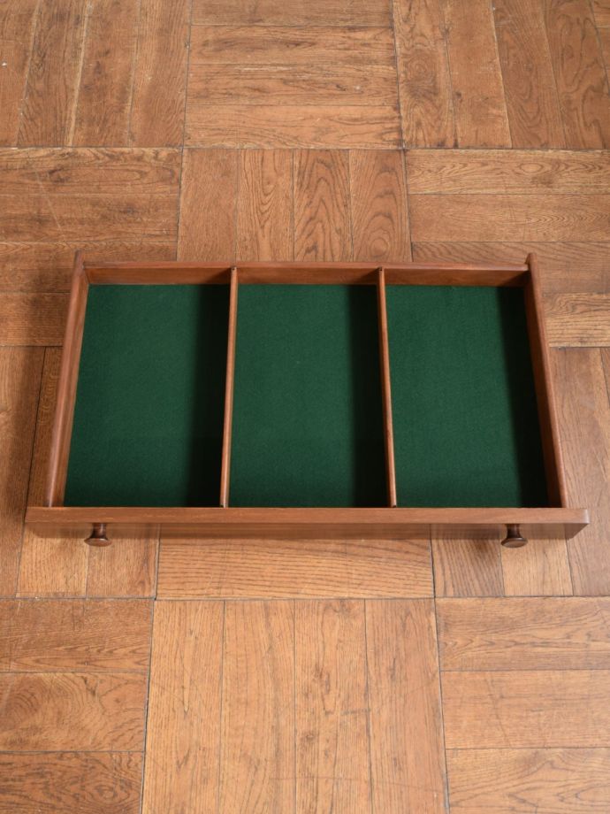 ビンテージサイドボードの引き出し