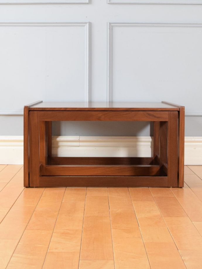 ビンテージコーヒーテーブルの側面