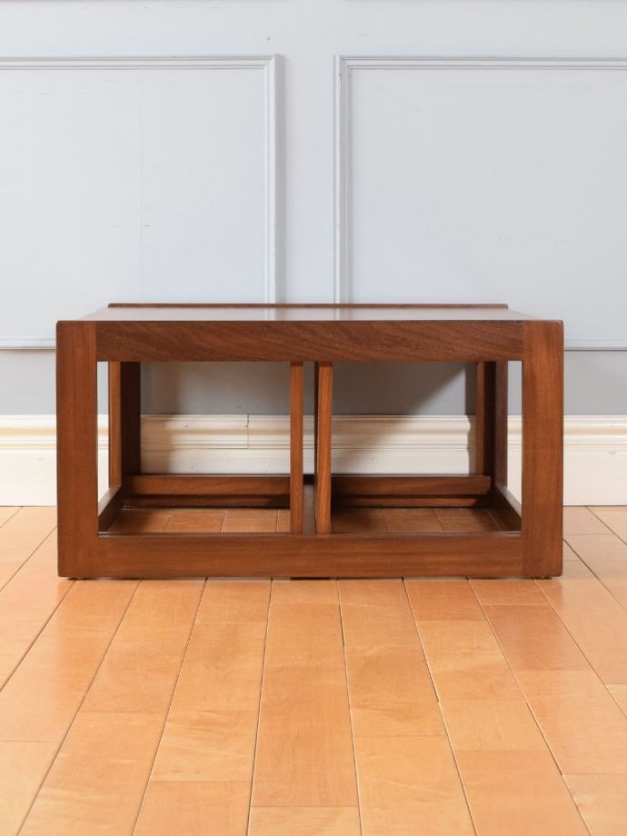 コーヒーテーブルの側面