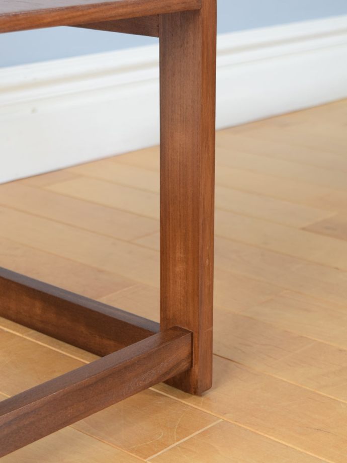 ビンテージテーブルの脚