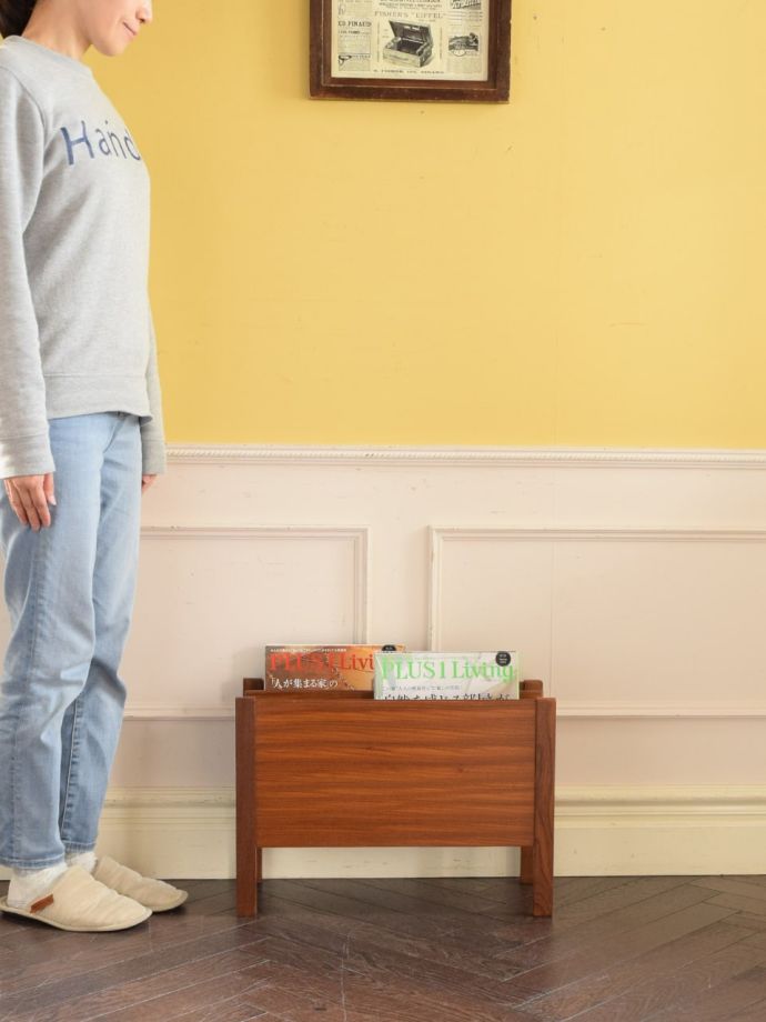 アンティークのおしゃれなマガジンラック