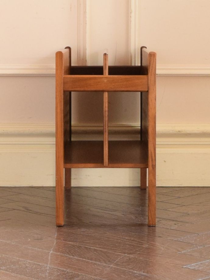 マガジンラックの側面