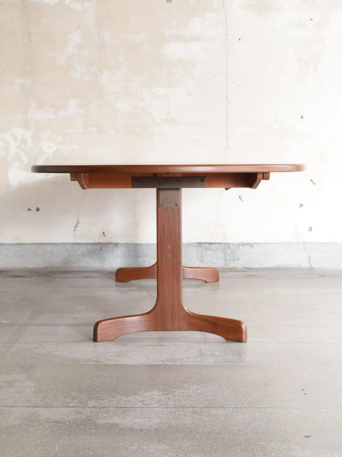 G-PLANのテーブルの側面