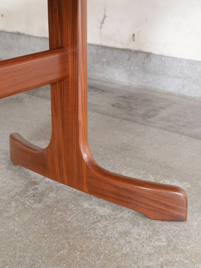 G-PLANのテーブルの足