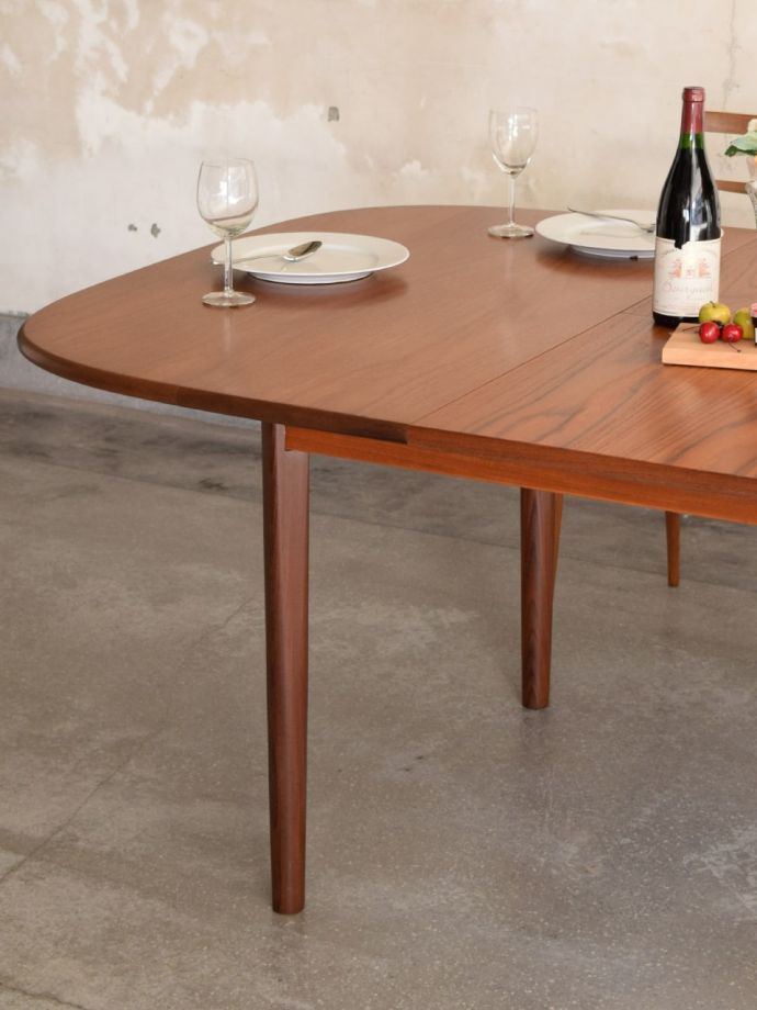 G-PLANのダイニングテーブル