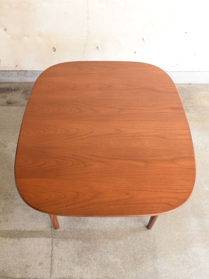 G-PLANのダイニングテーブルの天板