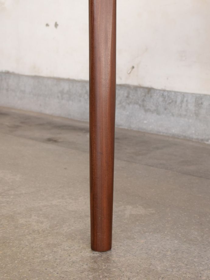 G-PLANのテーブルの脚