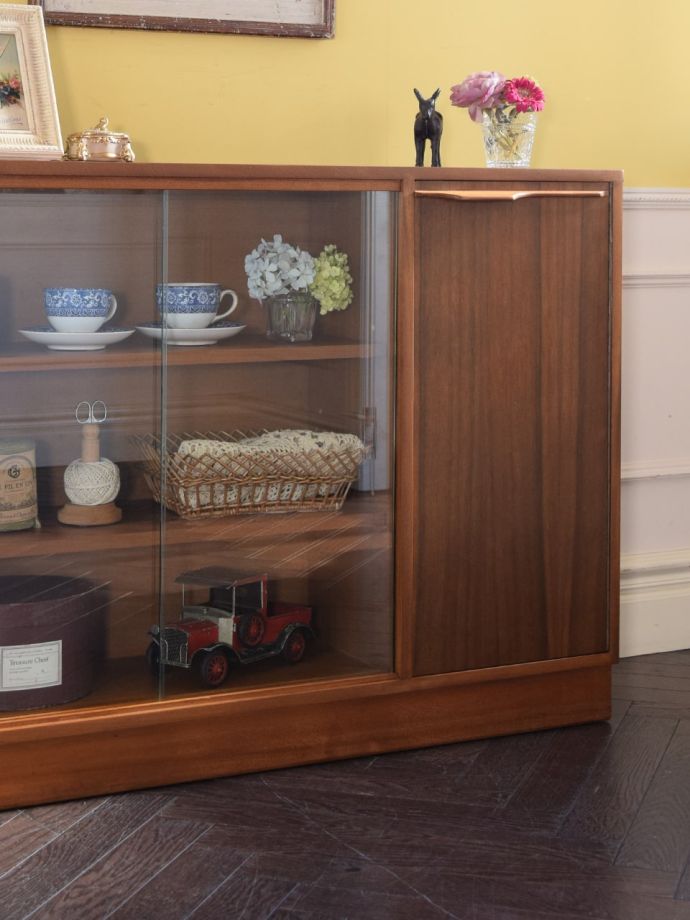 ビンテージキャビネットの扉