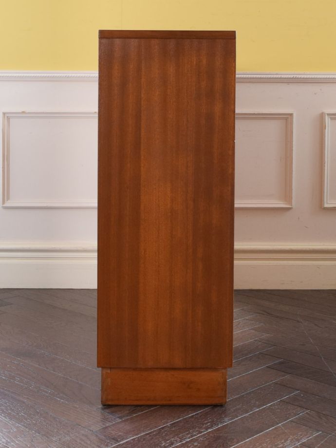 ビンテージキャビネットの側面