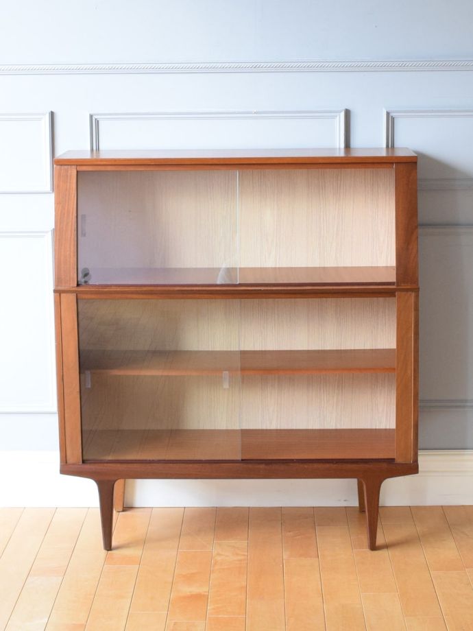 ヴィンテージキャビネットの扉の中