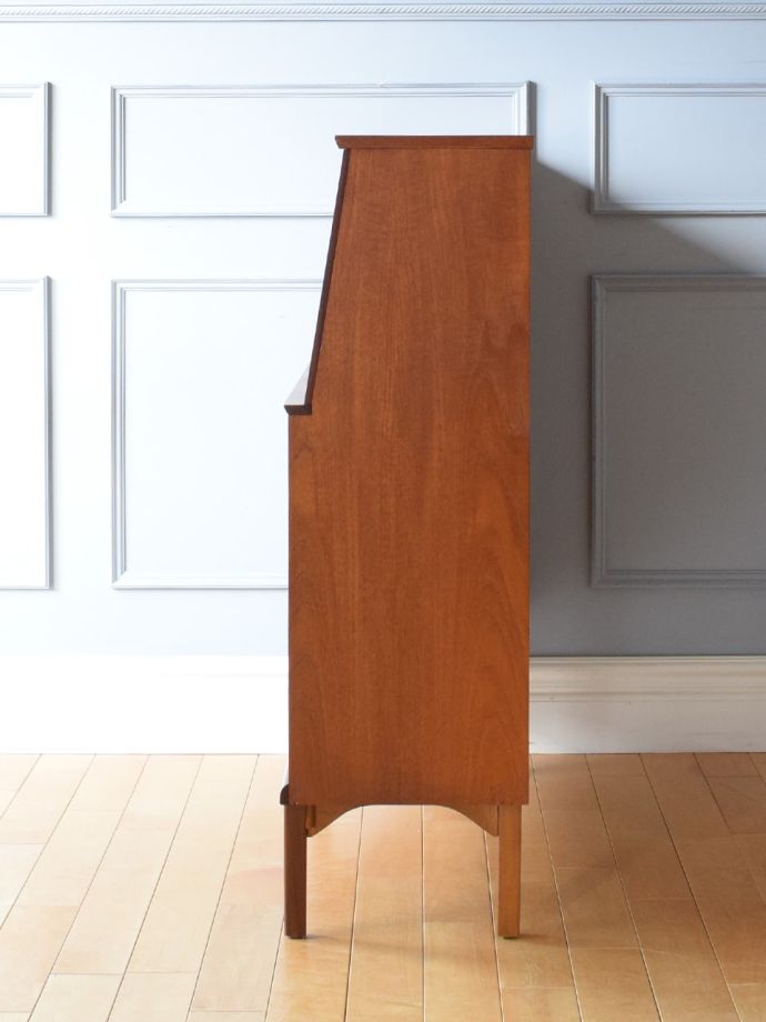 ビンテージキャビネットの側面