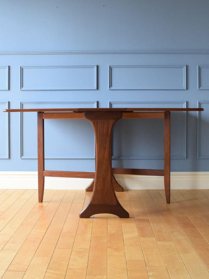 広げた伸長式テーブル