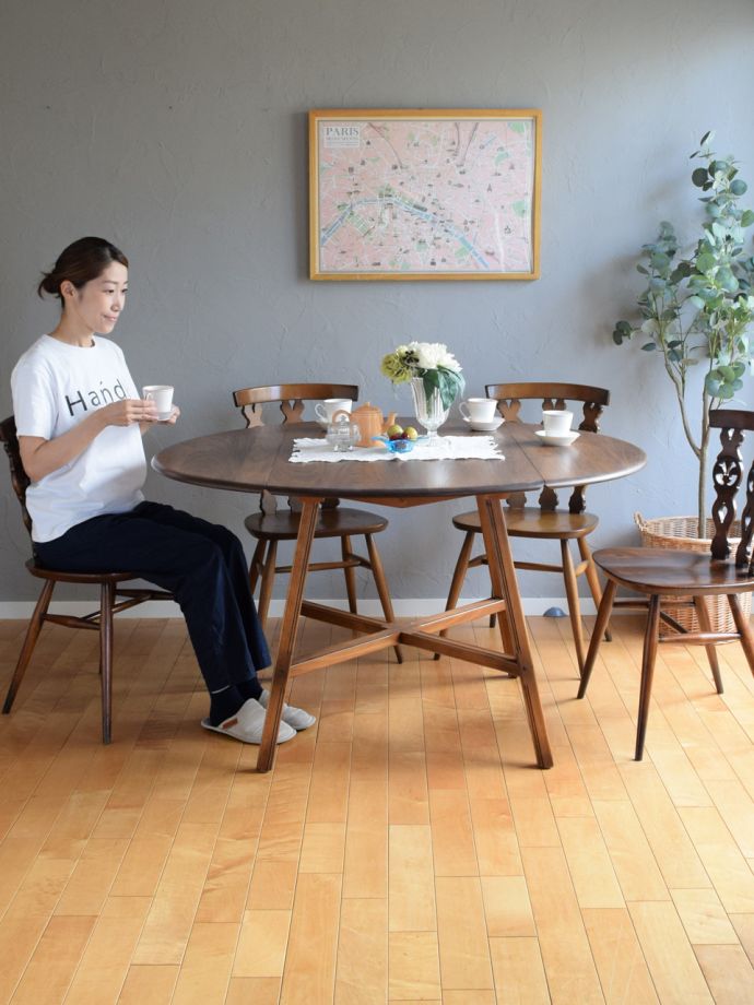 アーコールの伸長式テーブル