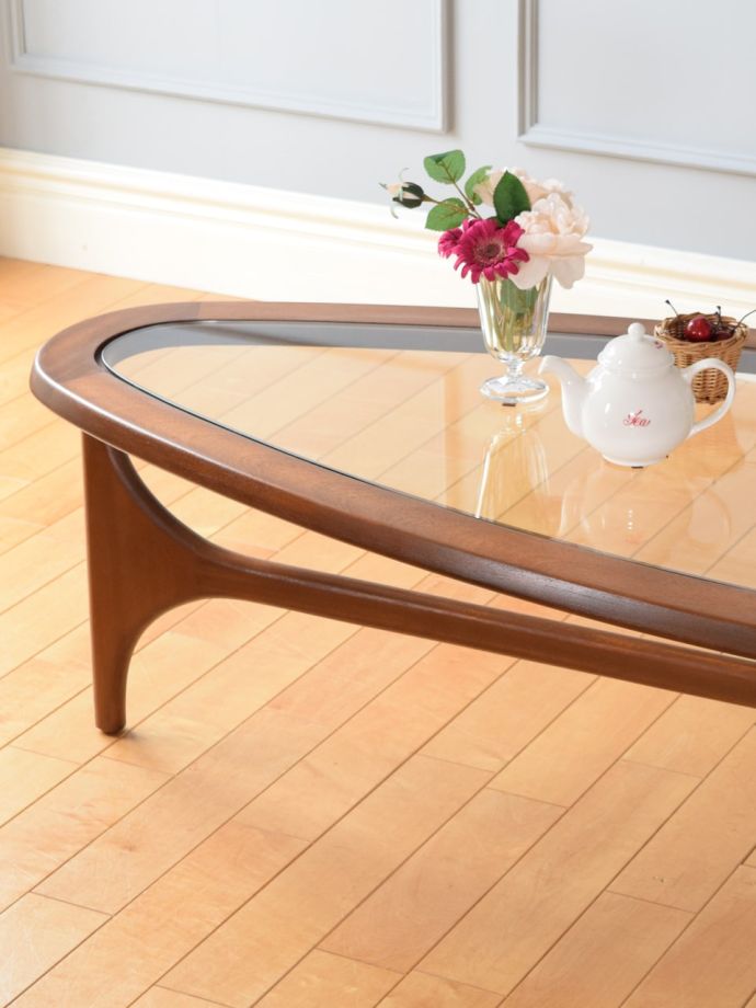 ビンテージテーブルのデザイン