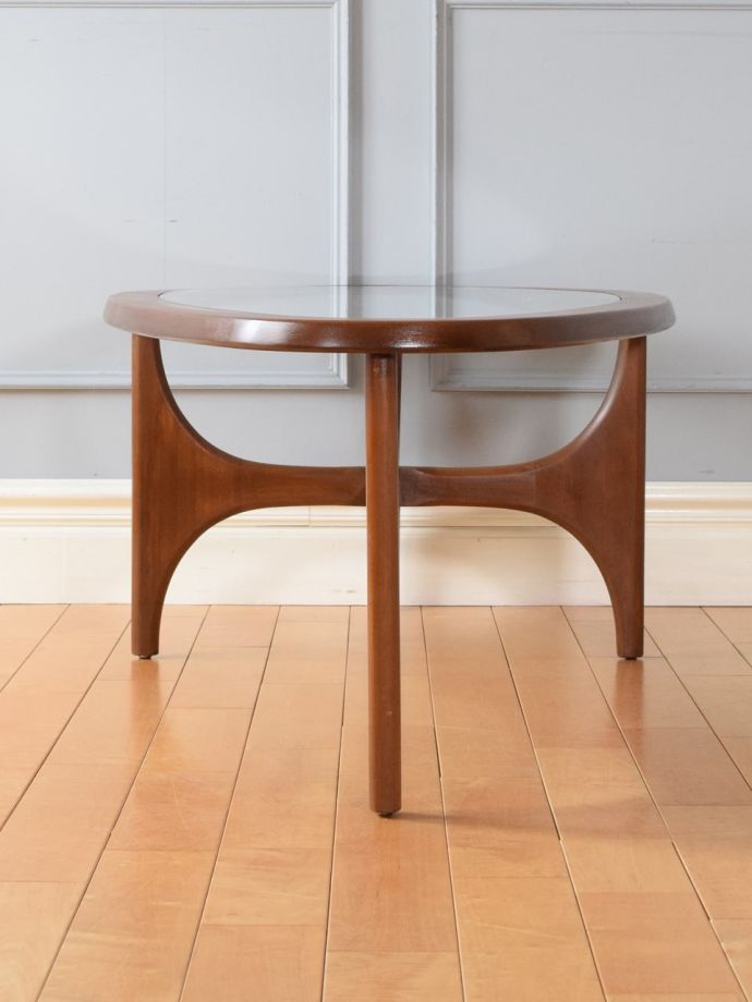 コーヒーテーブルの側面