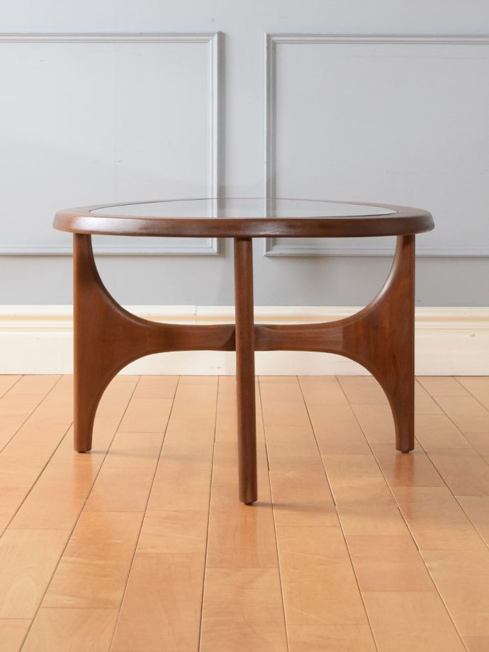 コーヒーテーブルの側面