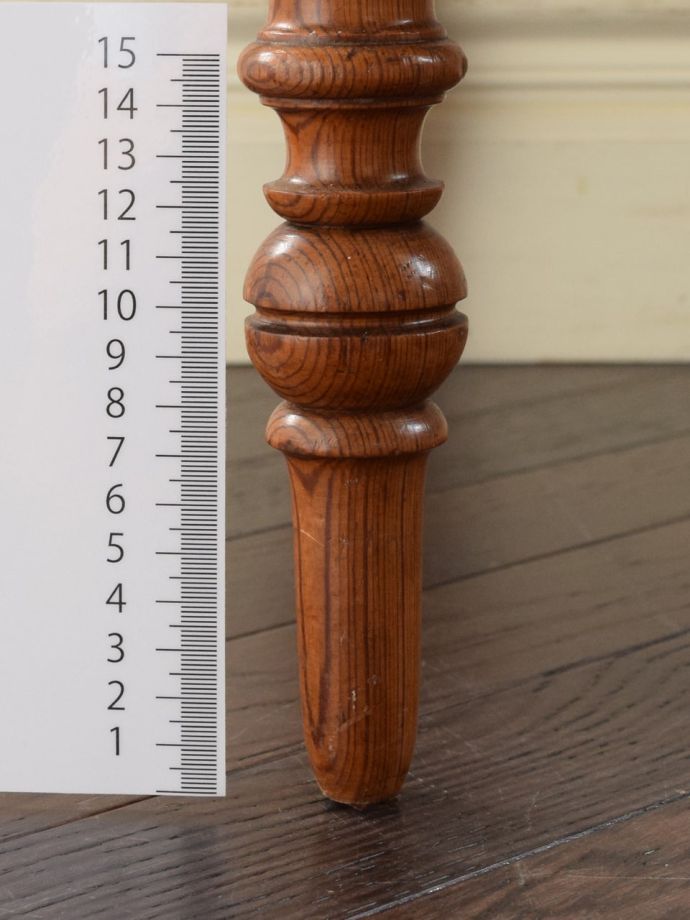 アンティークデスクの脚