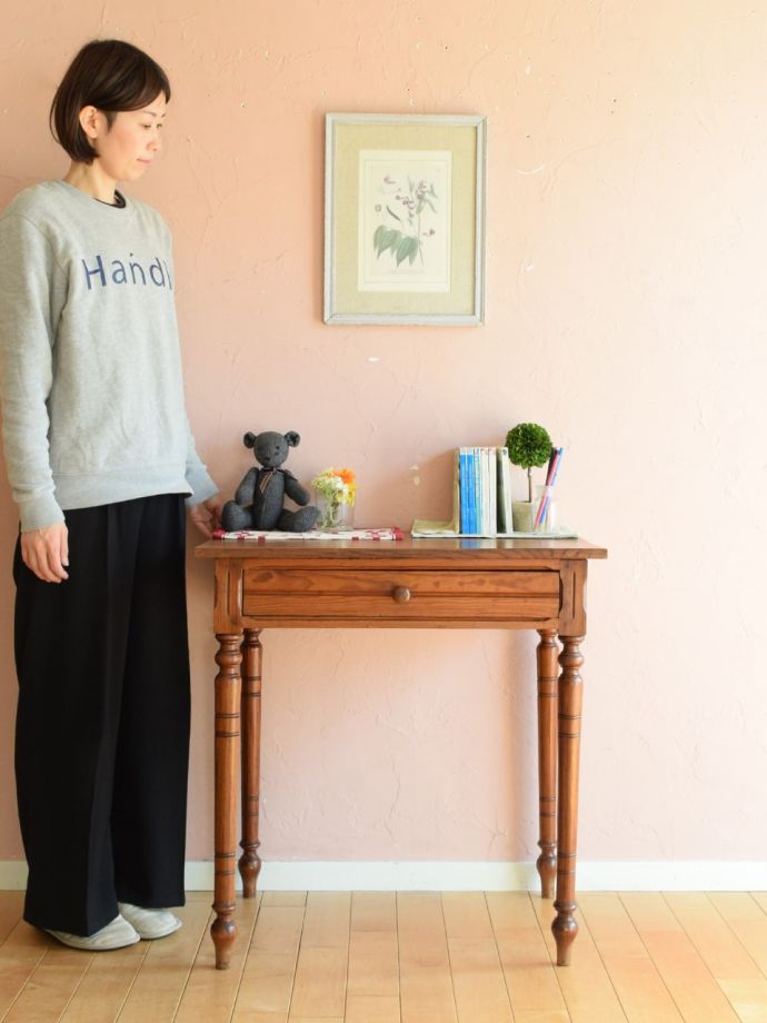 英国アンティークのデスク