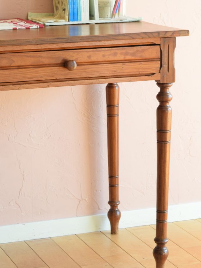 アンティークデスクの美しい木目