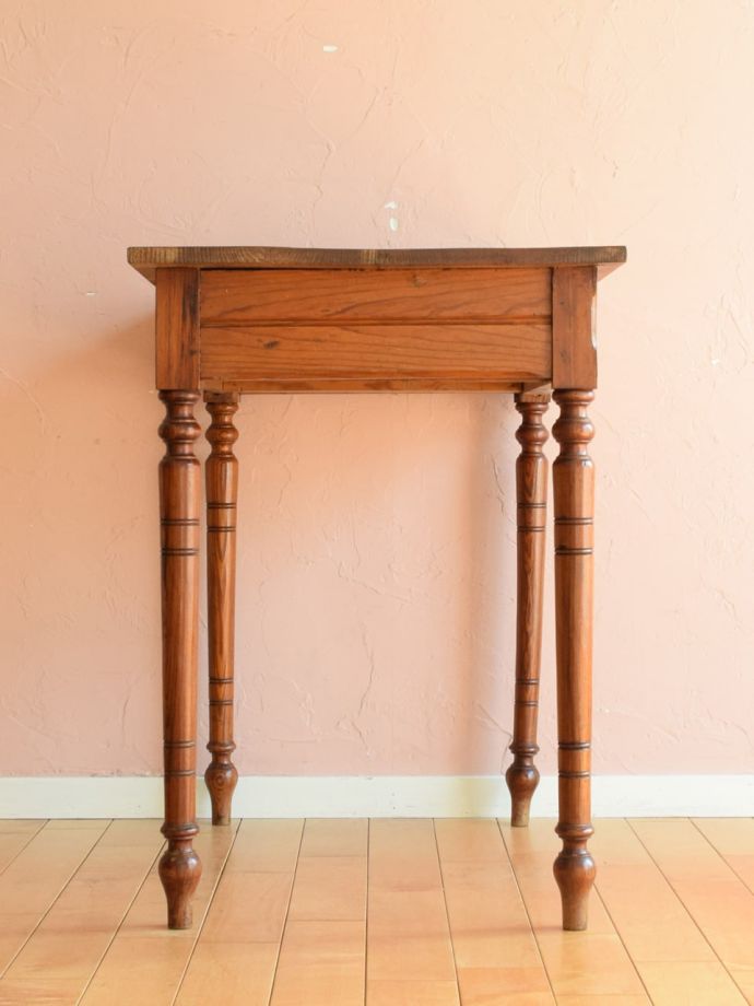 書斎デスクの側面