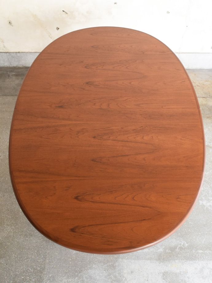 G-PLANのダイニングテーブルの天板