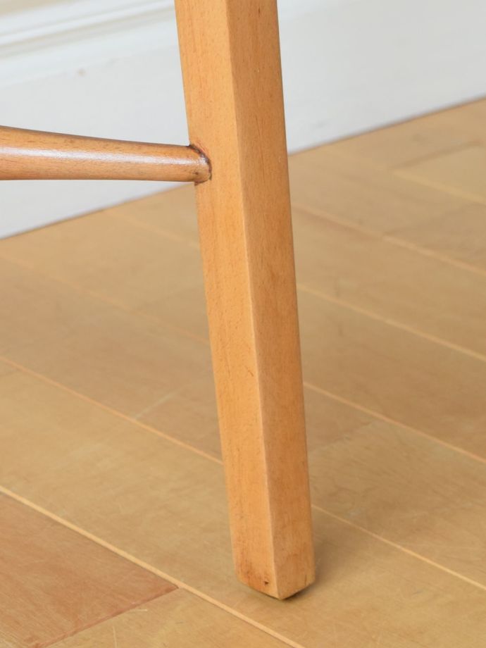 アーコールのテーブルの脚