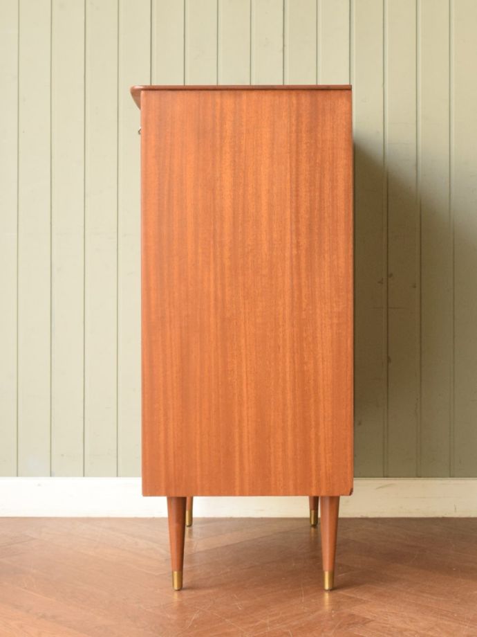 チェストの側面