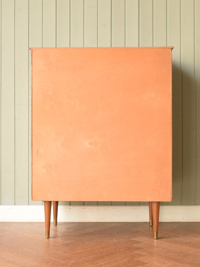 ヴィンテージチェストの後ろ姿