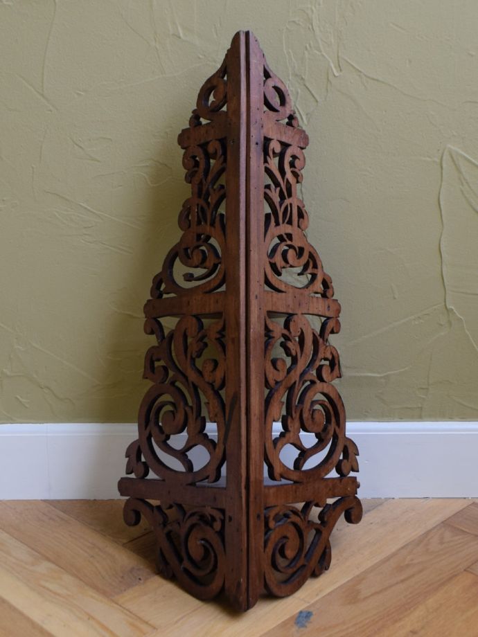 ウォールシェルフの裏